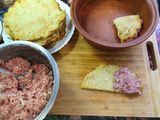 Пляцки з фаршем, грибами та сметаною