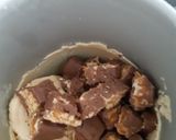 Une image de l'étape 2 de Glace au snickers.