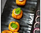 A picture of step 3 of Cheese stuffed rice fritters.