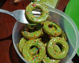 Foto langkah ke 3 dari resep Kukis Krans Natal (Christmas Wreath Cookies).