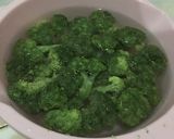 Foto langkah ke 1 dari resep Sayur Sop Brokoli Fishball.