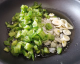 Foto del paso 1 de la receta: Bacalao en salsa de tomate