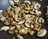Foto del paso 2 de la receta: Hamburguesas de porotos y portobellos