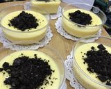 Foto langkah ke 2 dari resep Dessert custard toping oreo.