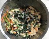 A picture of step 6 of Spinach Salad with Tofu Dressing (Horenso Shiraae).