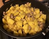 Une image de l'étape 13 de Sauté de porc aux pommes de terre et coing.