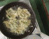 Foto langkah ke 5 dari resep Dadar Ikan Teri Basah.