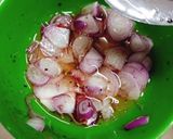 Hình bước làm 2 của món Gỏi bò bắp cải tím