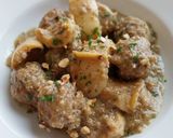 Foto del paso 11 de la receta: Albóndigas con sepia en salsa de avellanas y Oporto