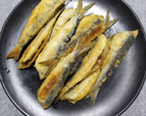 Foto del paso 3 de la receta: Parrochas fritas con ensalada de tomate y queso mozzarella