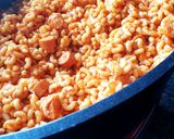 Une image de l'étape 5 de Poêlée de coquillettes aux saucisses de Strasbourg en cocotte.