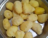 A picture of step 1 of Aloo Jhol.