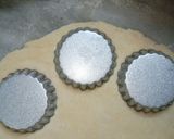 A picture of step 4 of Berry Tarts😘.