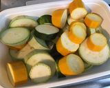 Une image de l'étape 2 de Courgettes tricolores grillées aux épices et origan (recette plancha).