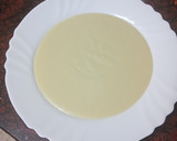 Foto del paso 6 de la receta: Crema de puerros, apio y almendras con pan frito