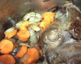 Foto del paso 3 de la receta: Morcillo o jarrete de ternera con salsa de zanahoria y vino tinto