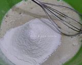 Foto langkah ke 3 dari resep Bolu pisang kukus pandan (no mixer).