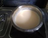 A picture of step 2 of Mango litchi custard.