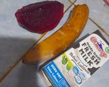 Foto langkah ke 1 dari resep Banana Dragon Smoothies.