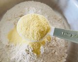 A picture of step 1 of Wheat flour farsi puri.