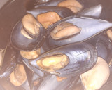 Foto del paso 4 de la receta: Mejillones a la marinera