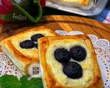 Hình bước làm 3 của món Bánh Ngàn Lớp Phô Mai Việt Quất (Blueberry Cream Cheese Danish)