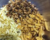 A picture of step 4 of Makhana bhel.