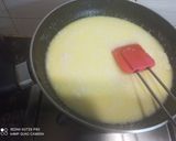 A picture of step 1 of Shahi khoya makhane.