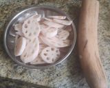A picture of step 1 of Lotus stem soup.