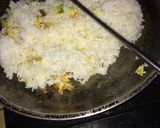 Foto langkah ke 4 dari resep 70. Nasi Goreng Ayam Kampung Pedas #DiulekAsyik #pekaninspirasi #cookpadcommunity.