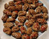 A picture of step 4 of Almond Sesame Candy.