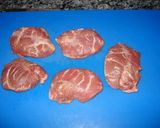 Foto del paso 1 de la receta: Carrilleras de cerdo ibérico, estofadas, al vino añejo de Serrada
