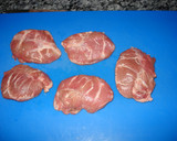 Foto del paso 1 de la receta: Carrilleras de cerdo ibérico, estofadas, al vino añejo de Serrada
