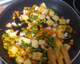 Foto del paso 6 de la receta: Arroz tres delicias con rollito de primavera y pollo agridulce