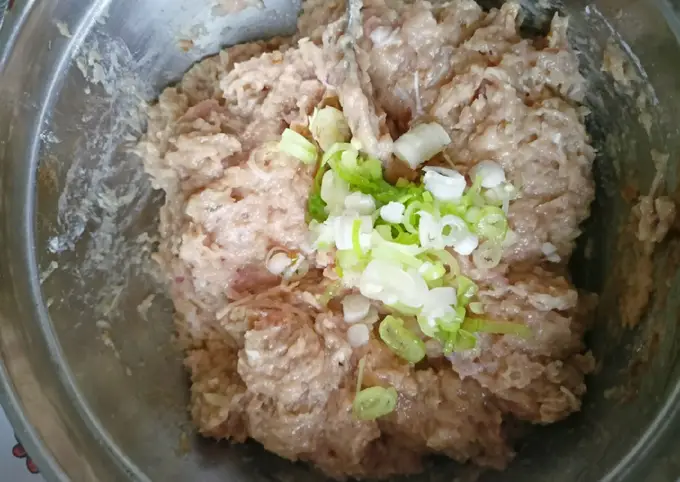 Langkah-langkah untuk membuat Cara membuat Dimsum ayam rumahan