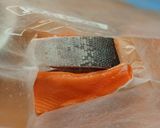 Foto del paso 2 de la receta: Salmon marinado con limón y ajo