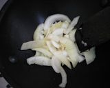 A picture of step 2 of Pork and Shiitake Rice Bowl.