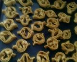 Foto del paso 3 de la receta: Chebakia bañadas en miel dulce típico de Ramadán