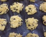 Foto langkah ke 3 dari resep Vanilla Chocochips Cookies.