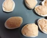 Foto del paso 2 de la receta: Huevos rellenos de salmón ahumado y bacalao ahumado