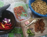 Foto langkah ke 2 dari resep Orek Kering Tempe Kacang Pedas Manis.