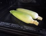 A picture of step 2 of Easy! Corn in the microwave.