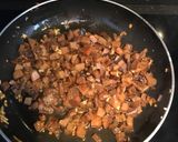 Foto del paso 2 de la receta Lomo con rovellons o champiñones 🍄 y pimientos del Padrón😋