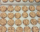 Foto langkah ke 2 dari resep Cokelat kacang cookies.