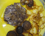 Foto del paso 7 de la receta: Rabo de ternera, guisado con vino tinto 👌👌👌con setas shiitake