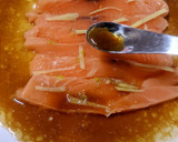 Foto del paso 3 de la receta: Sashimi de salmón con salsa de soja, aceite de sésamo y cítricos