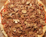 Foto del paso 12 de la receta: Pizza de hojaldre con ternera picada y champiñones