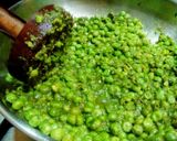 A picture of step 5 of Pea Samosas.