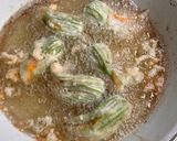 Une image de l'étape 5 de Beignets de fleurs de courgettes.