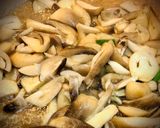 Hình bước làm 2 của món Canh Hẹ, Đậu Hũ Trứng Nấu Nấm Rơm